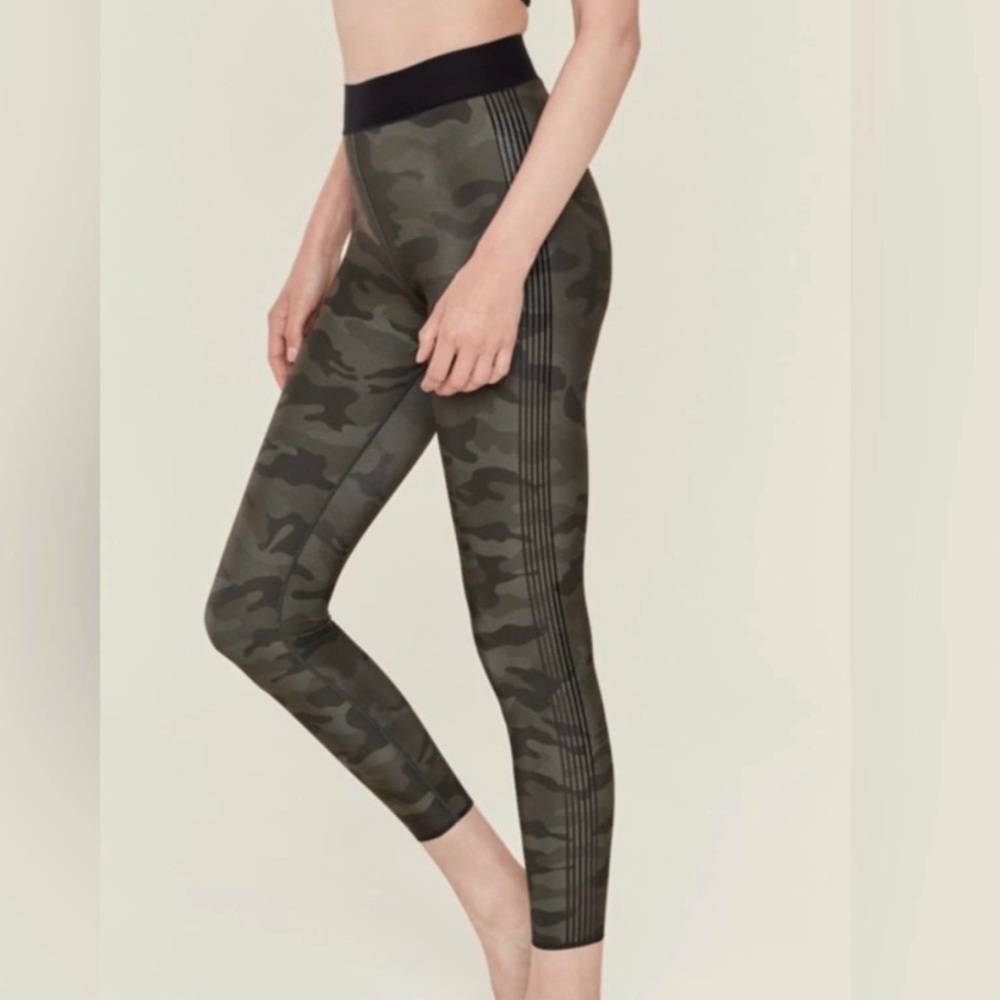 Ultracor Like New Green Camo pattern leggings with side stripe